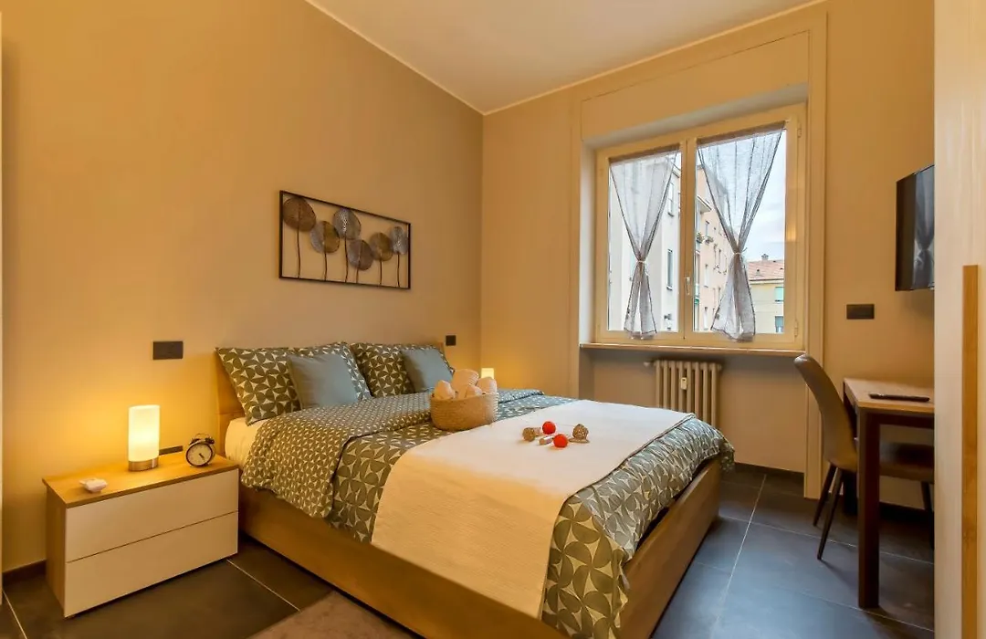 Modern & Bright 2 Bedroom Flat 50M From M4 Stop-1