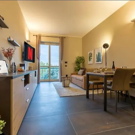 Modern & Bright 2 Bedroom Flat 50M From M4 Stop-3